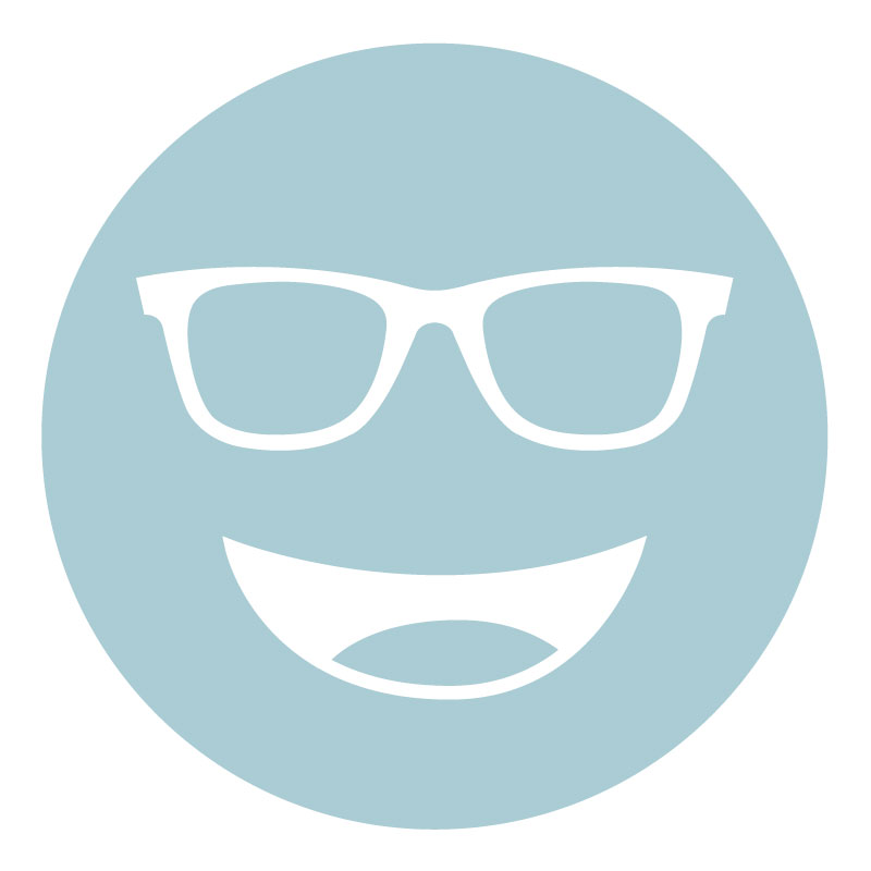 Circular icon with a smiling face wearing glasses in light teal, representing the Green/Blue 20 lens tint.